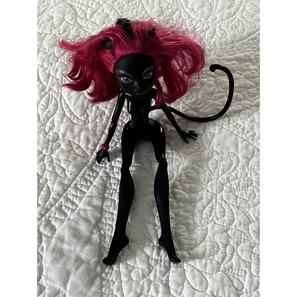 Monster High 2011 Catty Noir Nude Doll With Tail + Bracelet - Picture 5 of 8